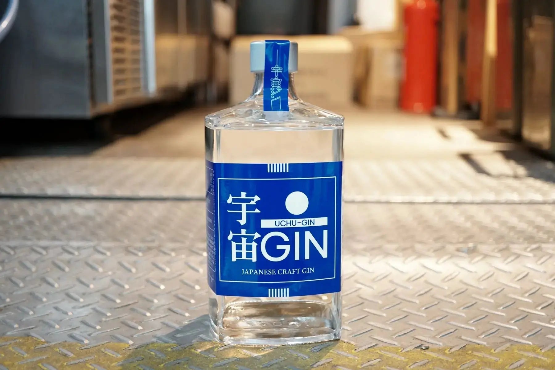 宇宙GIN 700ml | ISSに搭載された水が味の決め手、ジン初心者にもお